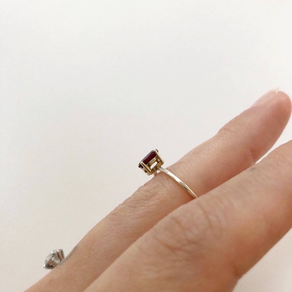 sterling silver and garnet ring - Picture 3 of 7